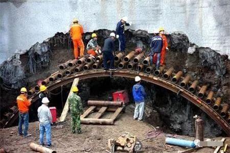 五家渠隧道钢花管支护案例